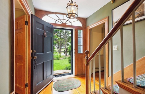 West Brewster Casa | NEW! Captain Estate-Main House.Carriage House.Barn/Game Room.Spacious Grounds.