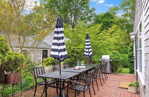 West Brewster Casa | NEW! Captain Estate-Main House.Carriage House.Barn/Game Room.Spacious Grounds.