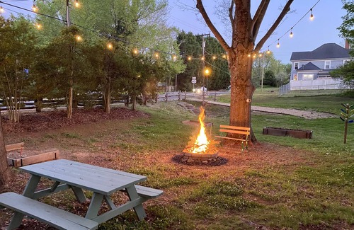 Mocksville Cabina | New! Carolina Frost Cabin in Downtown Mocksville