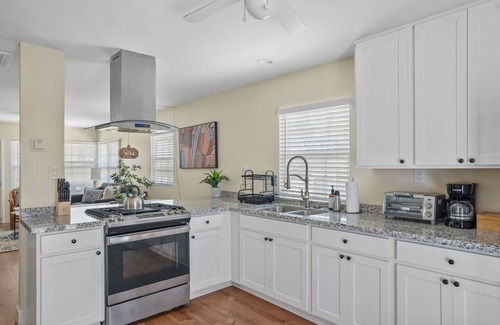 Old Town Apartamento | New central SD oasis in Old Town close everything!