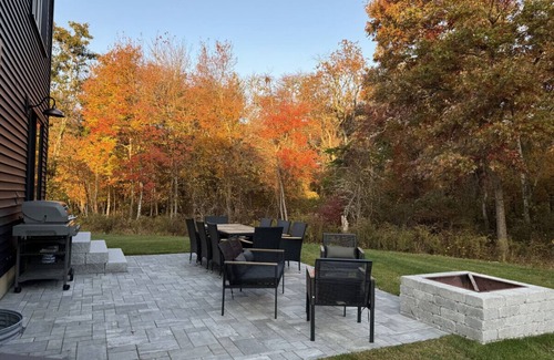 Wakefield-Peacedale Apartamento | New Centrally located Stylish Modern Farmhouse
