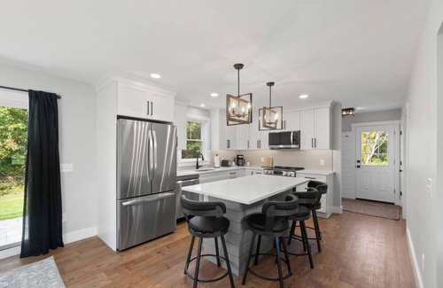 Wakefield-Peacedale Apartamento | New Centrally located Stylish Modern Farmhouse