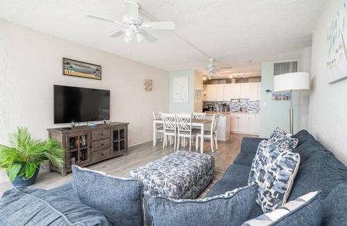 Green Cay Plantation Condominio | New centrally located 2BR/2BA condo gated community with 2 pools & pickleball!