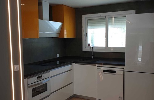 Playa de Almarda Chalet De Esquí | Chalet nuevo 7 hab. Piscina privada. Junto al mar.Parking. Playa poco concurrida