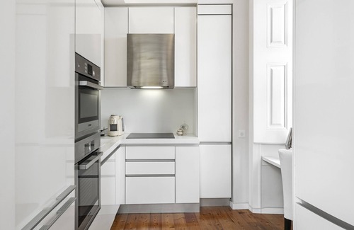 Bairro Alto Casa | NEW! Charm that's difficult to resist. W/ garage.