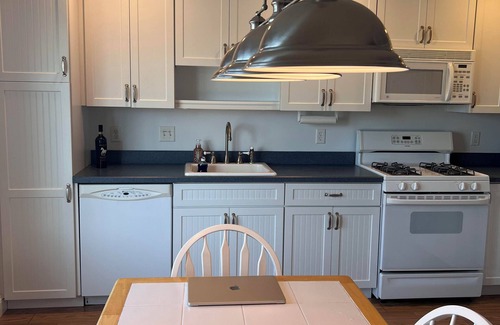 Normandy Beach Casa | New Charming 2-bdrm sleeps 8: beach badges, ctrl a/c, grill, 1 blk to beach