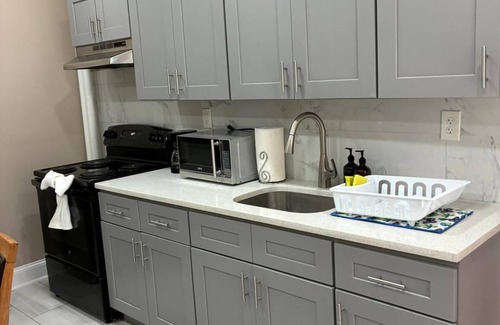 Poughkeepsie Apartamento | NEW-Charming 3-bedroom apartment in Poughkeepsie NY