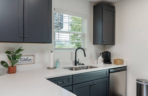 Powell Casa | New, charming 3-bedroom townhome with WiFi and all amenities!