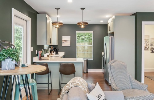 Powell Casa | New, charming 3-bedroom townhome with all amenities in convenient location