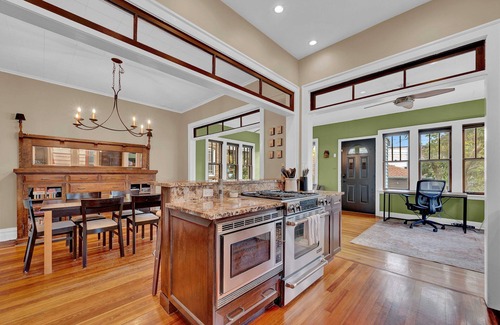 Andersonville Casa | NEW! Charming 3bd Bungalow in Vibrant Andersonville by AllSet Turnover