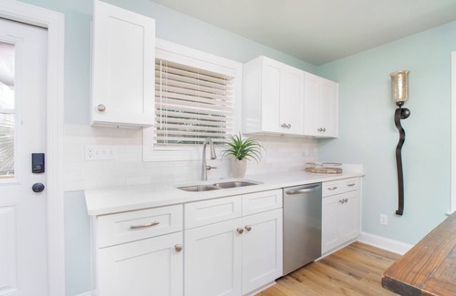Demere Park Apartamento | NEW! Charming and quiet 1 bedroom apt. 0.6 miles from St. Simons Island Beach!