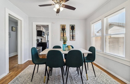 McKinney Casa | NEW! Charming Bungalow in McKinney – Walk to Downtown