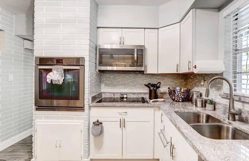 South Pinellas Community Council Casa | NEW! Charming private bungalow w/ hot tub near beaches 3BR