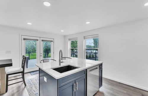 South Glastonbury Casa | NEW! Charming Riverside Home-CT River Private, Spacious, Family & Pet Friendly