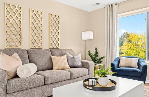 Roseville Apartamento | New! Charming Upper Unit in the Heart of Roseville
