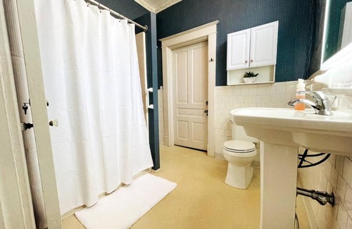 Danville Casa | *New* Charming Victorian Home across Averett Univ.
