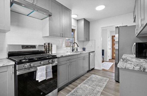 Richfield Casa | New! Chic 5-Bedroom Retreat!