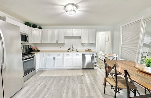 Marlborough Casa | NEW Chic Home Close to Boston - WASHER DRYER & Parking