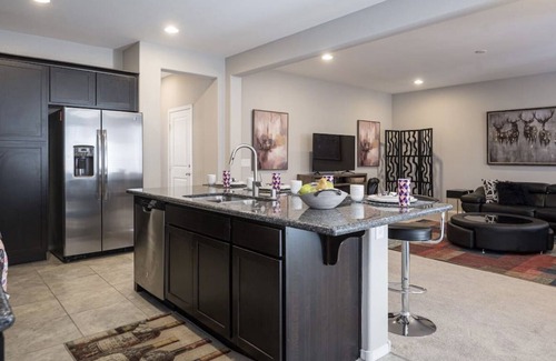 Spring Valley Casa | New Chic Relaxing Modern Vacation Home Near Strip