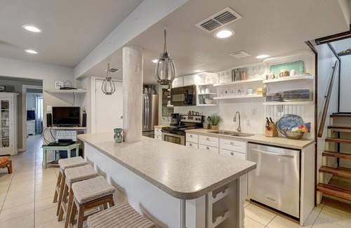 Shibui Sands Casa | New Coastal Container Home! Close to the beach, private pool!