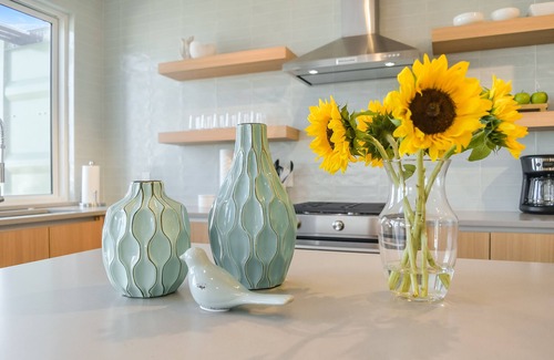 Shibui Sands Casa | New Coastal Container Home! Pet friendly, Pool, walking distance to the beach