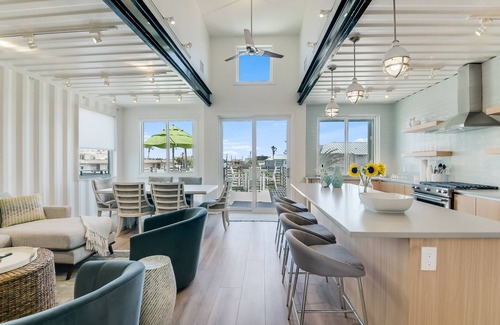 Shibui Sands Casa | New Coastal Container Home! Pet friendly, Pool, walking distance to the beach
