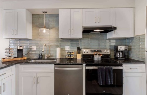 Mount Clemens Apartamento | NEW! Comfy 1 Bedroom Flat | Hollywood Suites