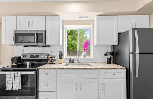 Roseville Apartamento | New! Comfy & Cozy Private Studio Flat