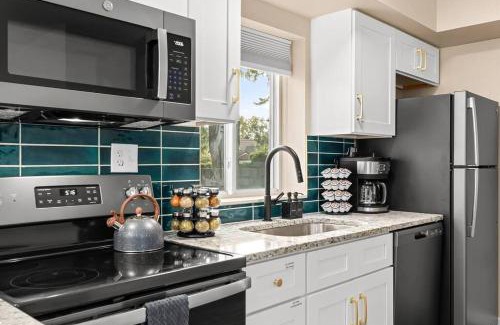 Roseville Apartamento | New! Comfy Flat near Downtown Roseville