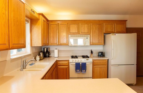 Avila Beach Casa | Nuevo Condo, excelentes vistas, excelente ubicación!
