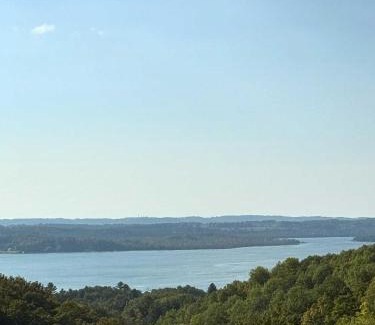 Bellaire Casa | New, condo stunning Lake View