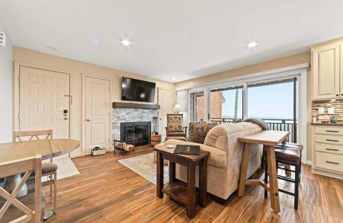 Bellaire Casa | New, condo stunning Lake View