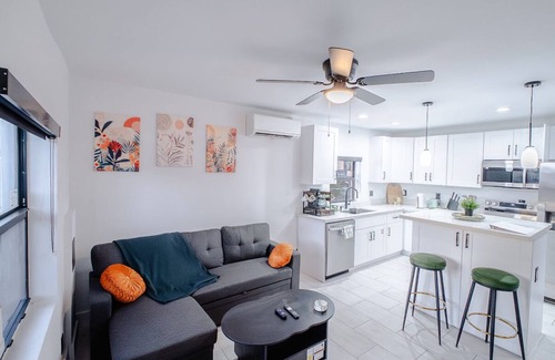 South Middle River Casa | NEW CONSTRUCTION!Modern Getaway Peaceful/Private Minutes away from Entertainment