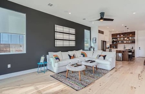 Chestnut Casa | New Construction 4 BDRM w/POOL Mins To DT & SXSW Spots!