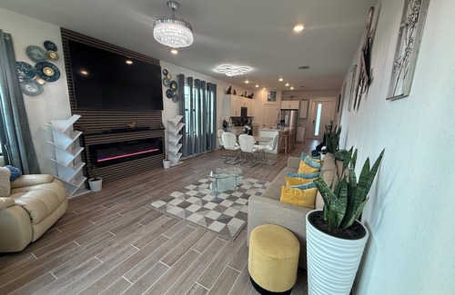 Homestead Casa | New construction 4-bedroom house in marvelous Homestead with AC, game room, WiFi