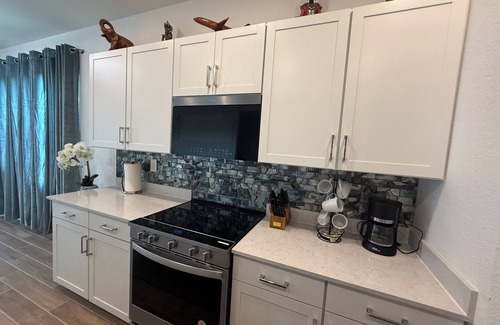Homestead Casa | New construction 4-bedroom house in marvelous Homestead with AC, game room, WiFi