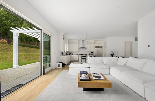East Hampton Casa | New Construction East Hampton Luxury; includes vehicle with beach parking pass!