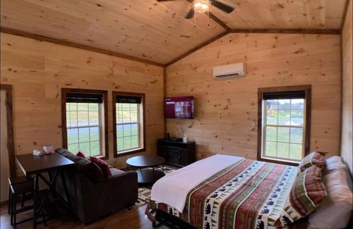 Sevierville Casa | New Construction Pet Friendly Tiny Home W/Hot Tub