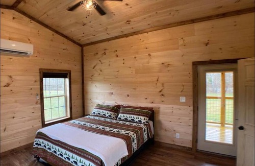 Sevierville Casa | New Construction Pet Friendly Tiny Home W/Hot Tub