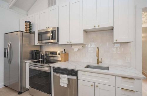 Eastwood Apartamento | New Construction - Sleeps 4 - Close to Broadway!