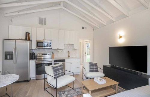 Eastwood Apartamento | New Construction - Sleeps 4 - Close to Broadway!