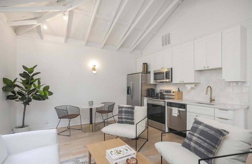 Eastwood Apartamento | New Construction - Sleeps 4 - Close to Broadway!