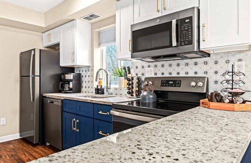 Roseville Apartamento | New! Contemporary 1BR Haven, Private & Pristine