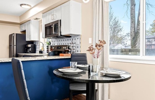 Roseville Apartamento | New! Contemporary 1BR Haven, Private & Pristine