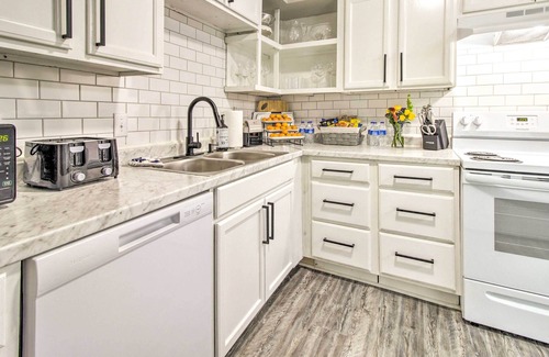Hinesville Casa | NEW! Contemporary Hinesville Home w/ Fenced Yard!