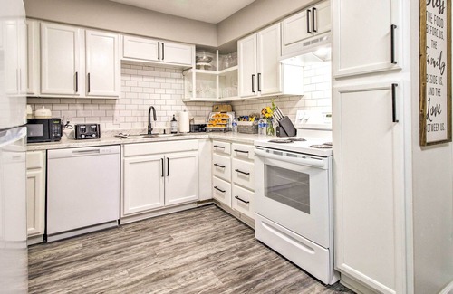 Hinesville Casa | NEW! Contemporary Hinesville Home w/ Fenced Yard!