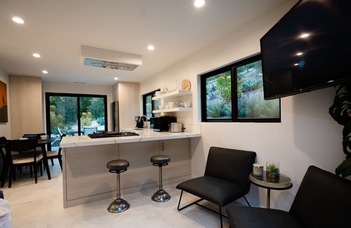 Thousand Oaks Casa | New Contemporary in a Parklike setting 2-bed 2-bath in amazing TO fast WiFi, AC