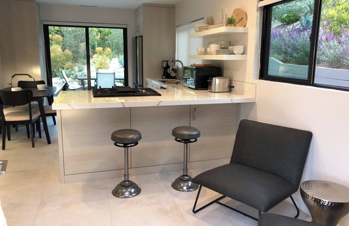 Thousand Oaks Casa | New Contemporary in a Parklike setting 2-bed 2-bath in amazing TO fast WiFi, AC