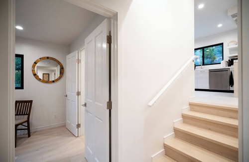 Thousand Oaks Casa | New Contemporary in a Parklike setting 2-bed 2-bath in amazing TO fast WiFi, AC