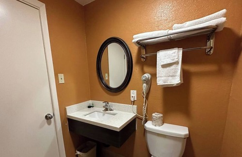 Victorville Casa | New Corral Motel - Queen-Smoking